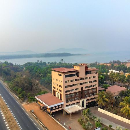 Sterling Karwar Hotel Exterior foto