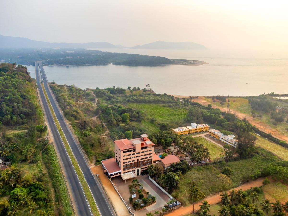 Sterling Karwar Hotel Exterior foto