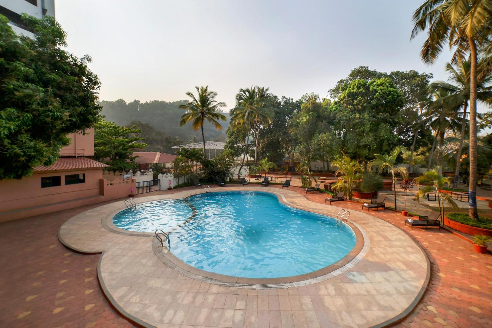 Sterling Karwar Hotel Exterior foto