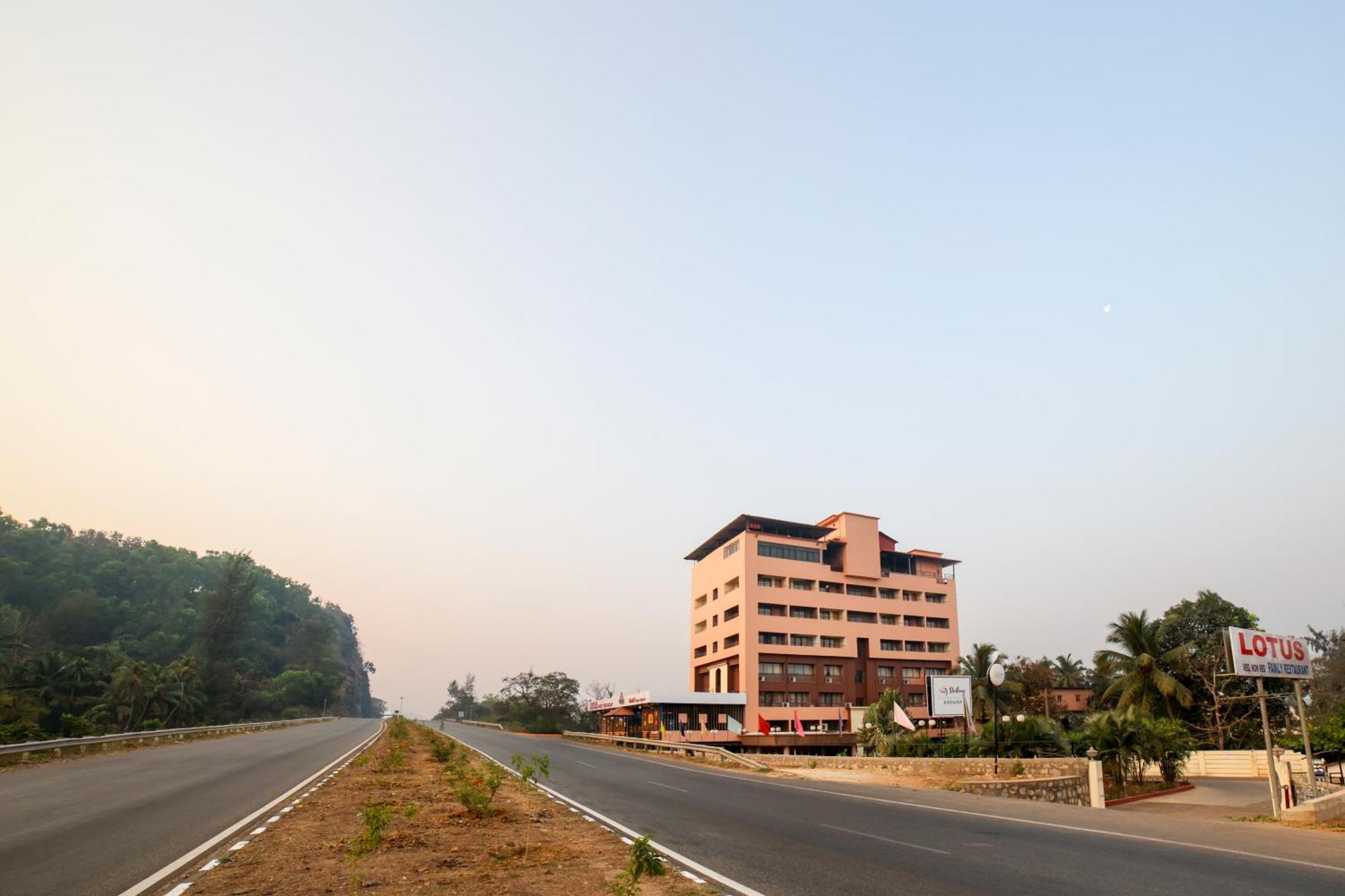 Sterling Karwar Hotel Exterior foto