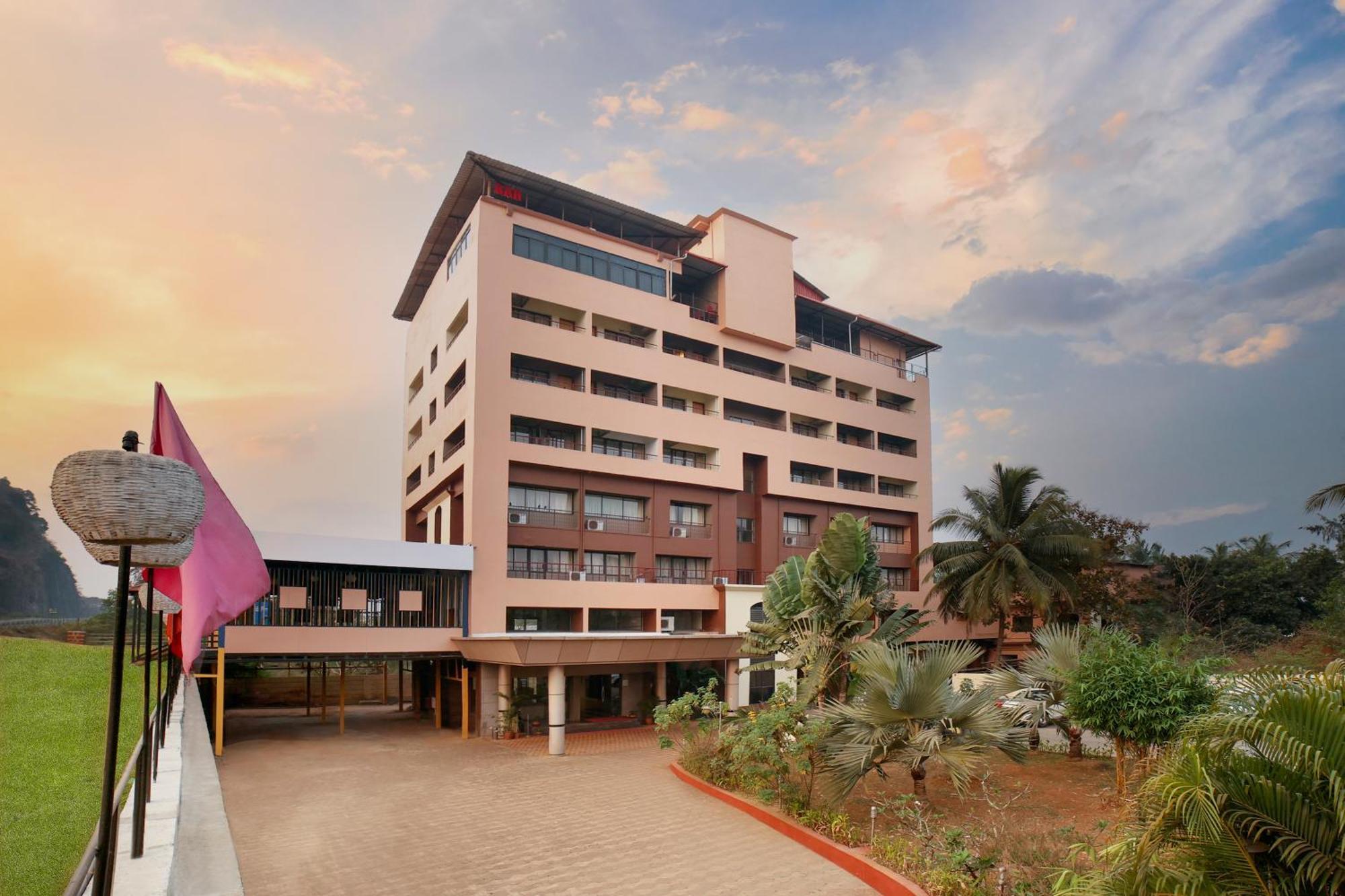 Sterling Karwar Hotel Exterior foto
