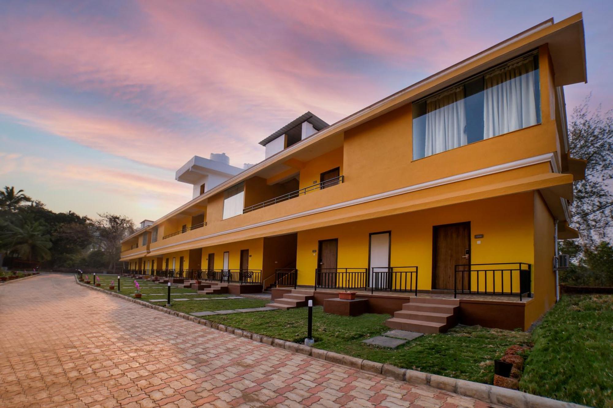 Sterling Karwar Hotel Exterior foto