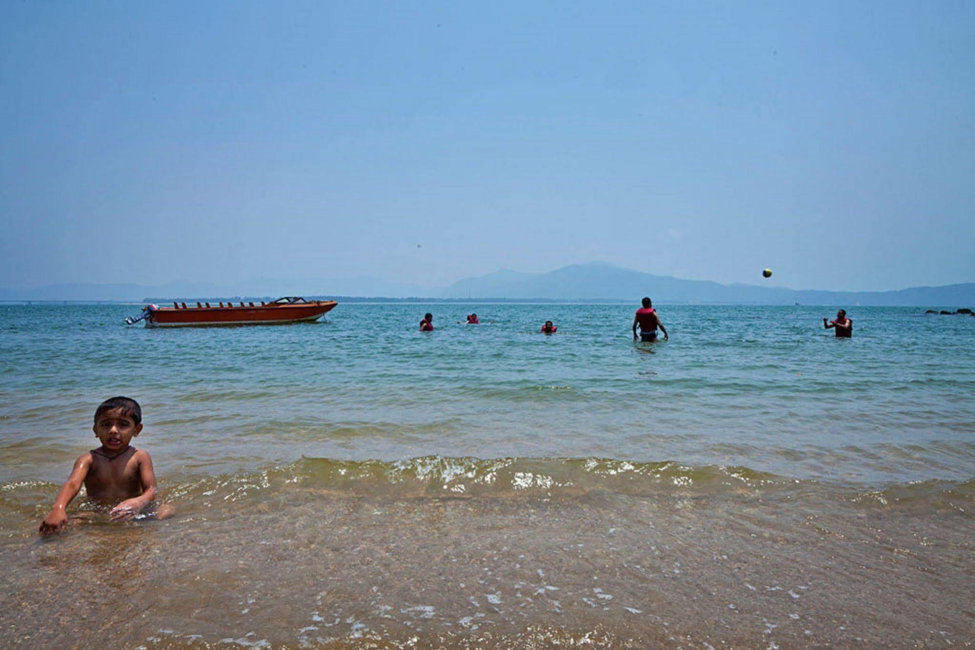 Sterling Karwar Hotel Exterior foto